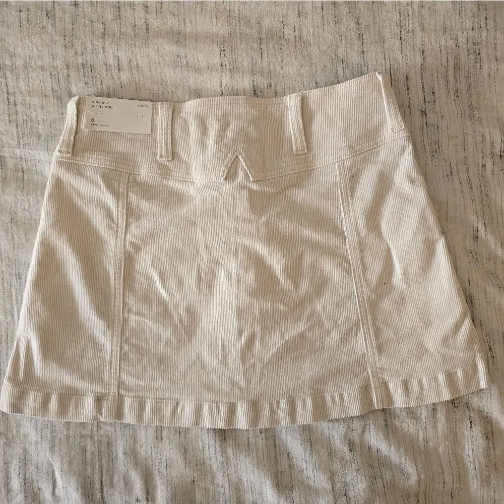 NWT American Eagle Outfitters Cream Mini Skirt